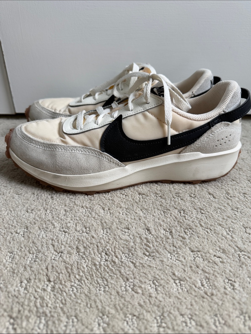 Nike Men’s Cream & Black Low-Top Sneakers